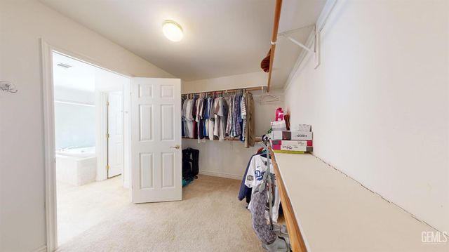 3006 Giovanetti Avenue, Bakersfield, CA 93313