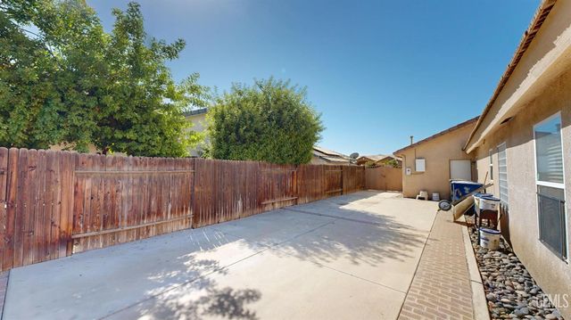 3006 Giovanetti Avenue, Bakersfield, CA 93313