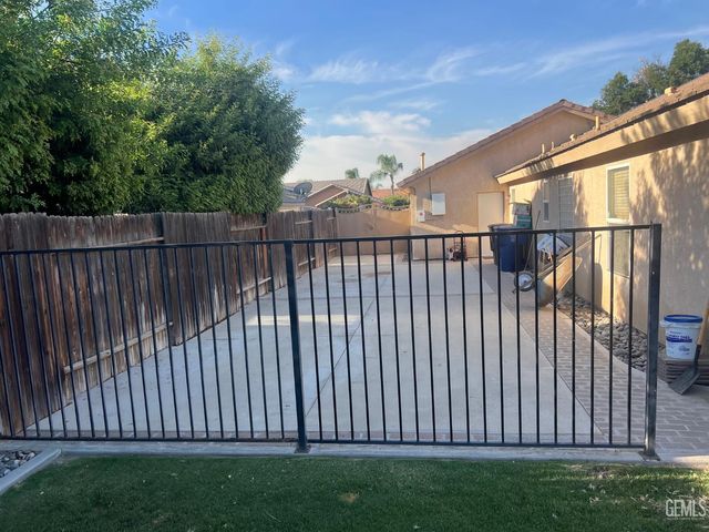 3006 Giovanetti Avenue, Bakersfield, CA 93313