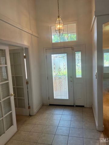 3006 Giovanetti Avenue, Bakersfield, CA 93313