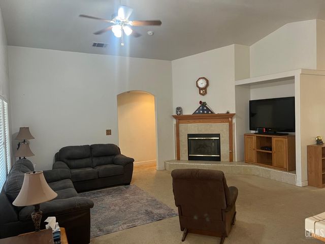 3006 Giovanetti Avenue, Bakersfield, CA 93313