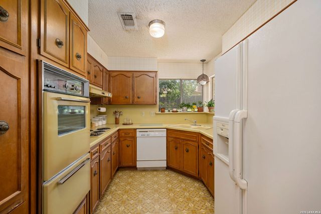 6339 PICKERING DR, San Antonio, TX 78238