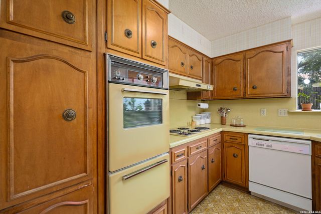 6339 PICKERING DR, San Antonio, TX 78238