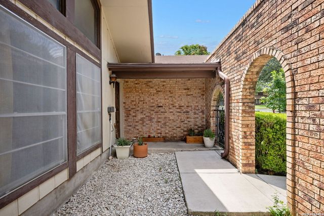 6339 PICKERING DR, San Antonio, TX 78238