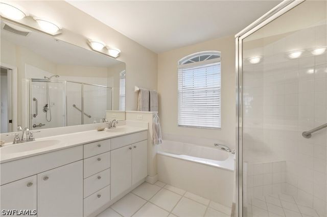 3073 Windsong CT 601, Naples, FL 34109