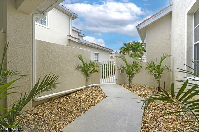 3073 Windsong CT 601, Naples, FL 34109