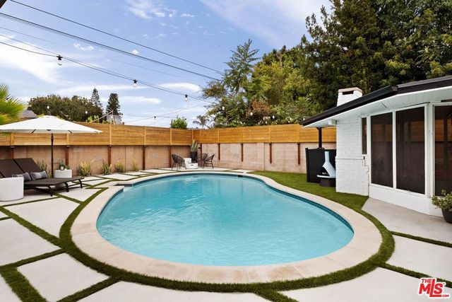 8789 Sylmar Avenue, Los Angeles, CA 91402