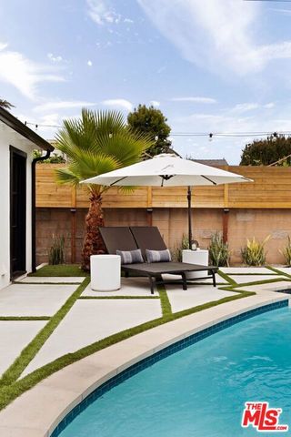 8789 Sylmar Avenue, Los Angeles, CA 91402