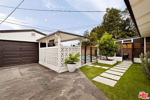 8789 Sylmar Avenue, Los Angeles, CA 91402