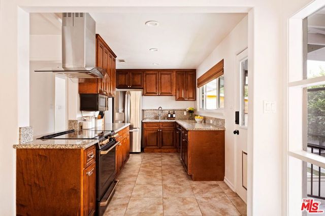 8789 Sylmar Avenue, Los Angeles, CA 91402