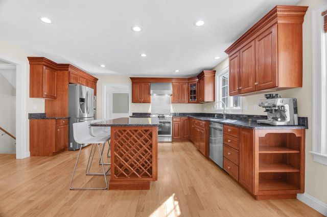 21 Manchester Place, Natick, MA 01760