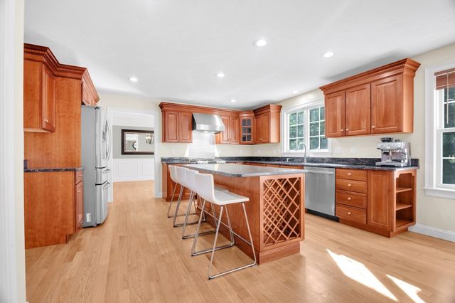 21 Manchester Place, Natick, MA 01760