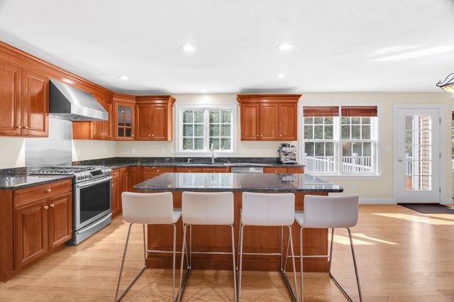 21 Manchester Place, Natick, MA 01760