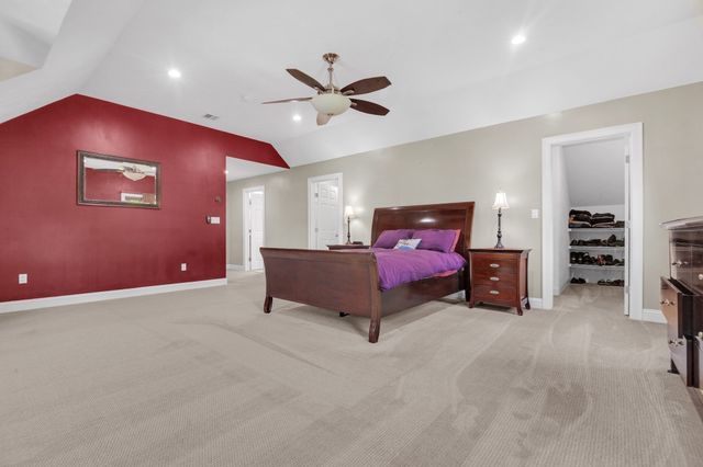 21 Manchester Place, Natick, MA 01760
