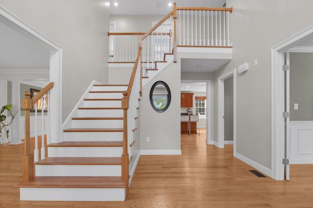 21 Manchester Place, Natick, MA 01760