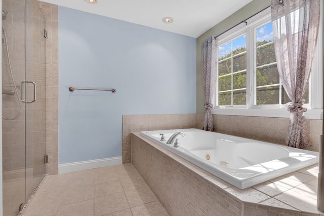 21 Manchester Place, Natick, MA 01760