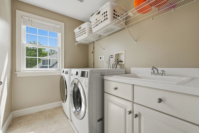 21 Manchester Place, Natick, MA 01760