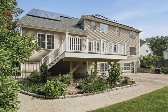 21 Manchester Place, Natick, MA 01760