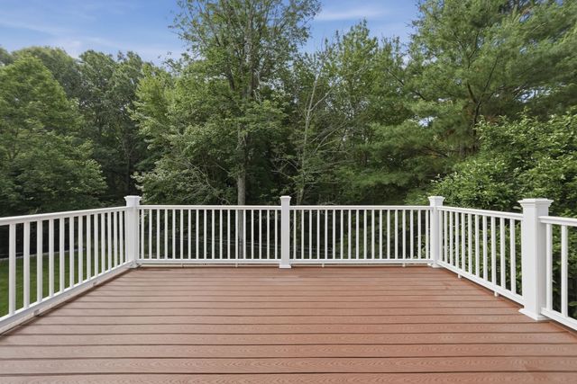21 Manchester Place, Natick, MA 01760