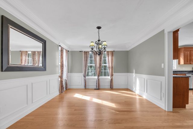 21 Manchester Place, Natick, MA 01760