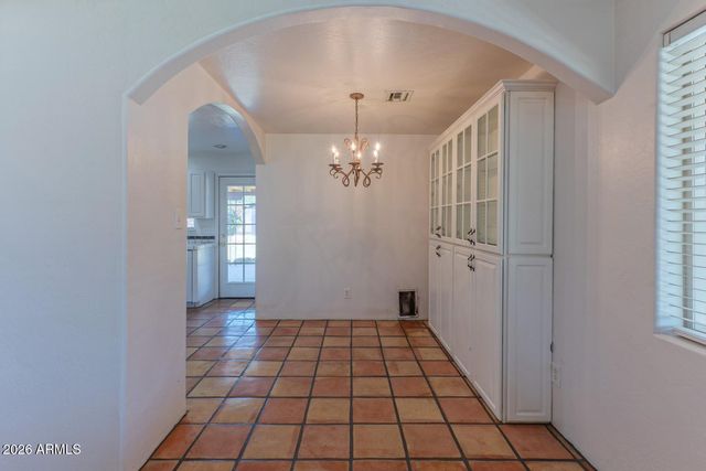 2216 E WELDON Avenue, Phoenix, AZ 85016