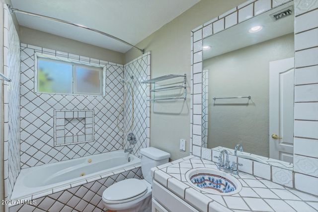 2216 E WELDON Avenue, Phoenix, AZ 85016