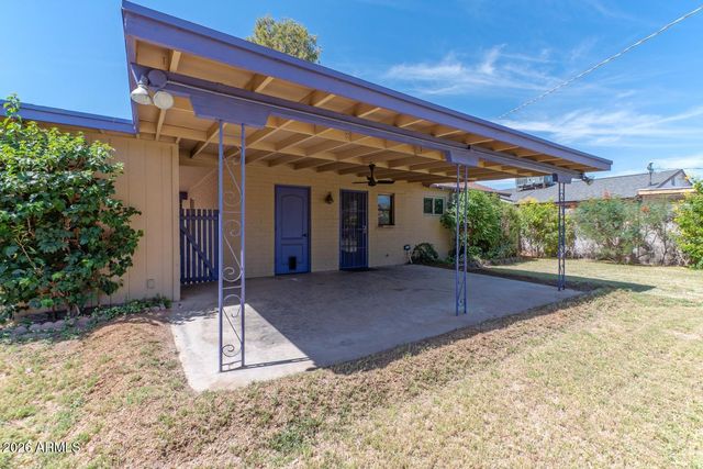 2216 E WELDON Avenue, Phoenix, AZ 85016