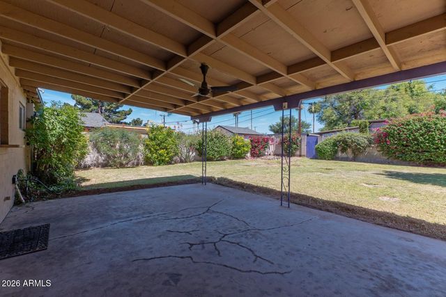 2216 E WELDON Avenue, Phoenix, AZ 85016