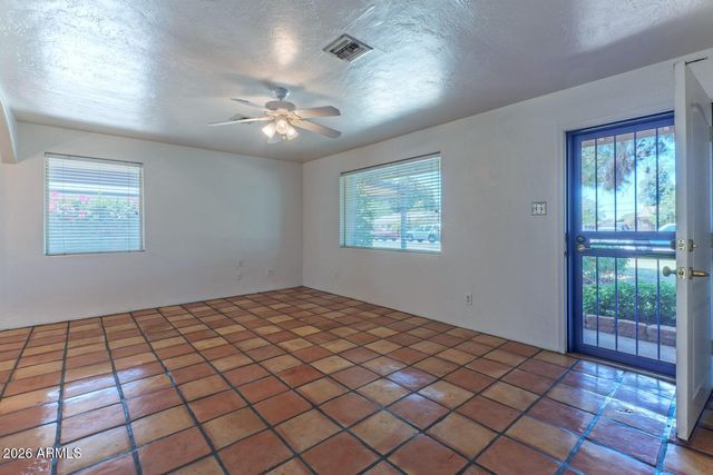 2216 E WELDON Avenue, Phoenix, AZ 85016
