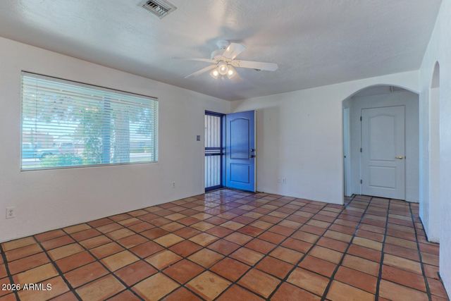 2216 E WELDON Avenue, Phoenix, AZ 85016