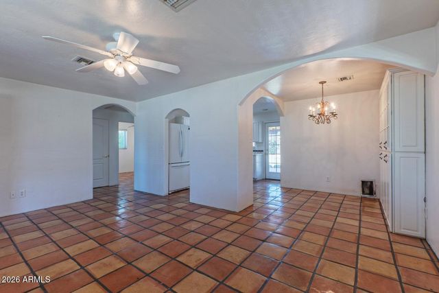 2216 E WELDON Avenue, Phoenix, AZ 85016
