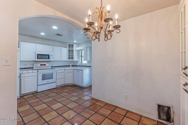 2216 E WELDON Avenue, Phoenix, AZ 85016