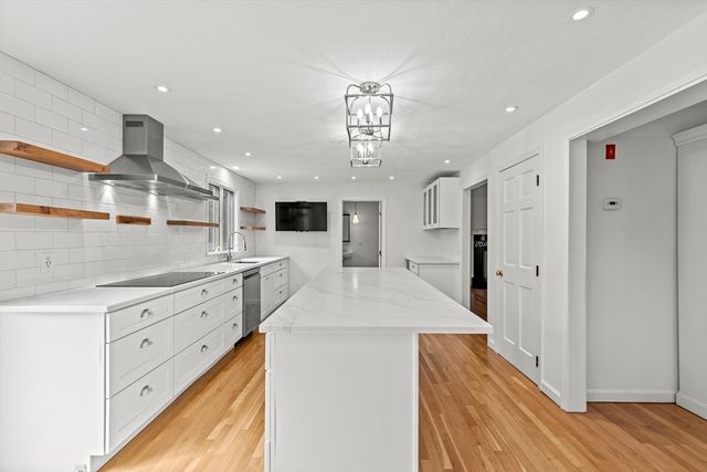 51 Old Schoolhouse Rd., Plymouth, MA 02360