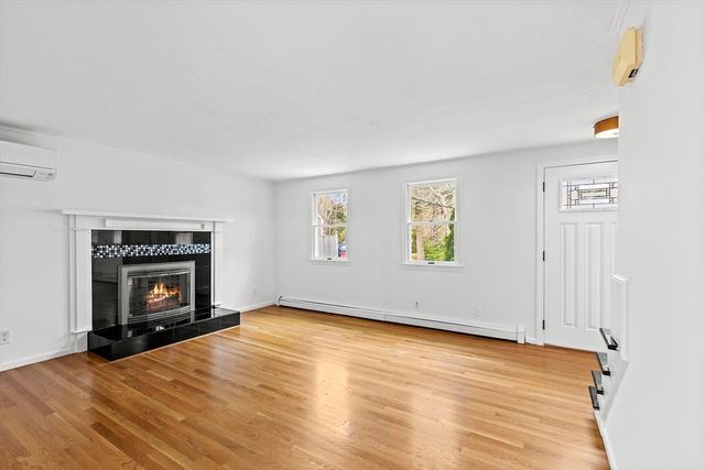 51 Old Schoolhouse Rd., Plymouth, MA 02360