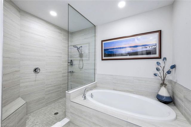 16379 Viansa WAY # 301, Naples, FL 34110