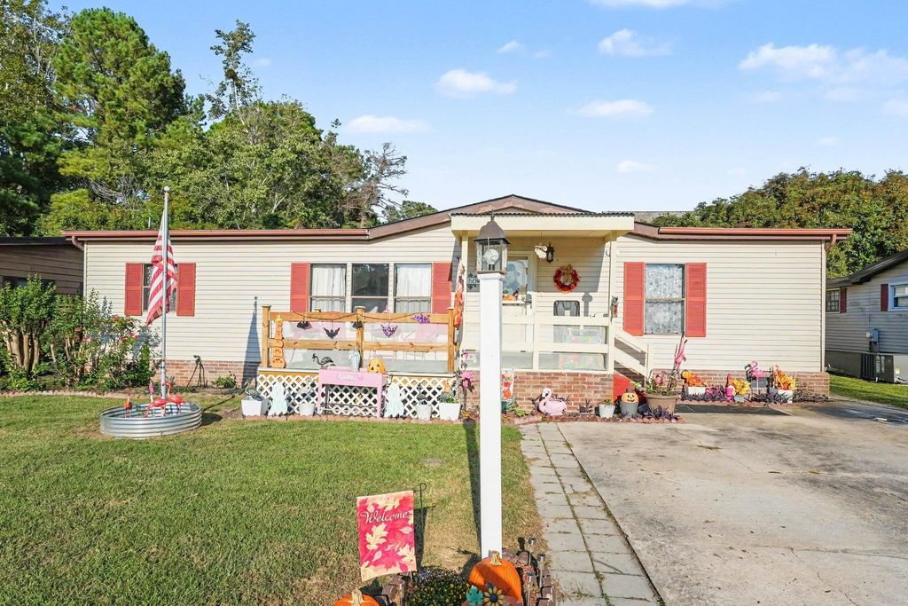 150 Queens Rd., Little River, SC 29566 — exterior
