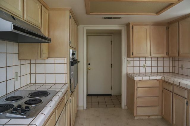 6490 N Mitre Avenue, Fresno, CA 93722