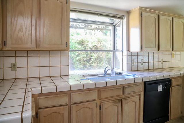 6490 N Mitre Avenue, Fresno, CA 93722