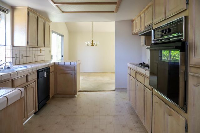 6490 N Mitre Avenue, Fresno, CA 93722