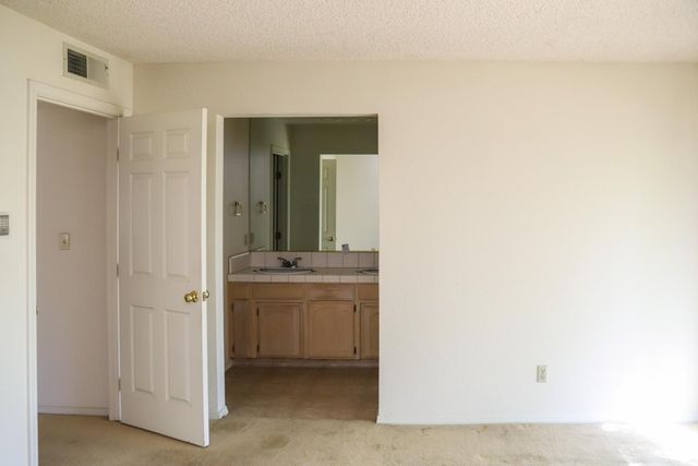 6490 N Mitre Avenue, Fresno, CA 93722