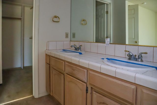 6490 N Mitre Avenue, Fresno, CA 93722