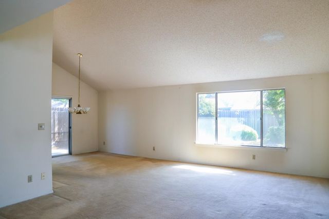 6490 N Mitre Avenue, Fresno, CA 93722