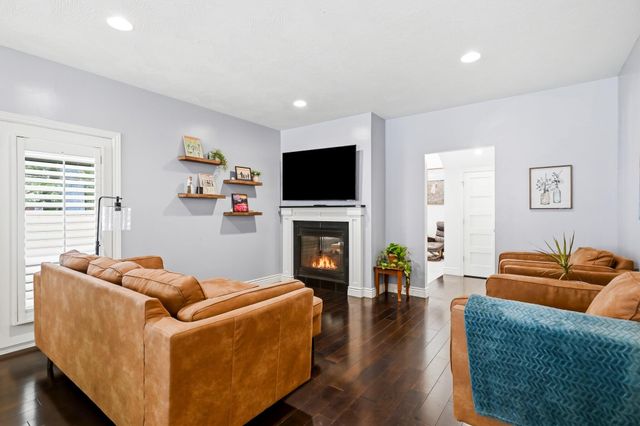 1468 S Bright Oak Avenue, Springfield, MO 65809