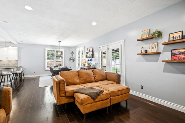 1468 S Bright Oak Avenue, Springfield, MO 65809