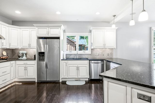 1468 S Bright Oak Avenue, Springfield, MO 65809