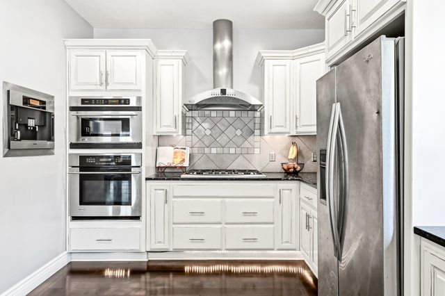 1468 S Bright Oak Avenue, Springfield, MO 65809