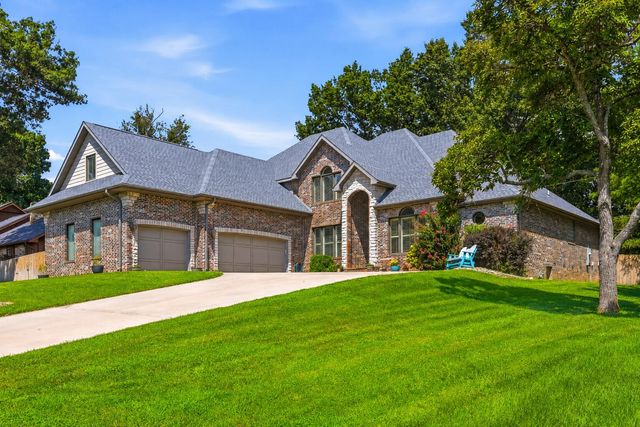 1468 S Bright Oak Avenue, Springfield, MO 65809