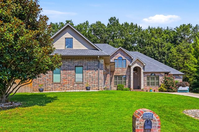 1468 S Bright Oak Avenue, Springfield, MO 65809