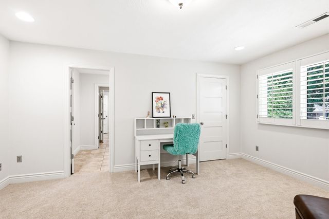 1468 S Bright Oak Avenue, Springfield, MO 65809