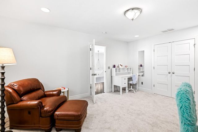 1468 S Bright Oak Avenue, Springfield, MO 65809